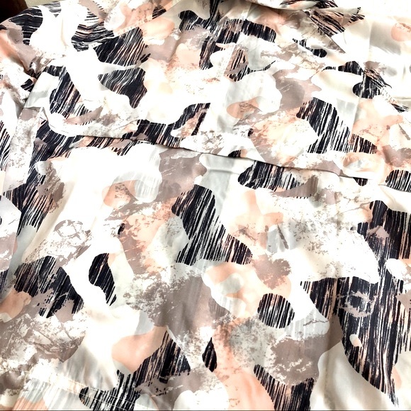 NWT $128 NYDJ Printed Sports Camo Lightweight Windbreaker Size M - Picture 8 of 10
